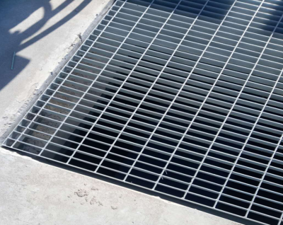 泵站前池格柵蓋板_泵房鋼格柵板??簡述  泵站前池格柵蓋板_泵房鋼格柵板??簡述