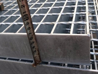 鋼結(jié)構(gòu)格柵板廠(chǎng)家對(duì)鋼格柵板表面處理方式